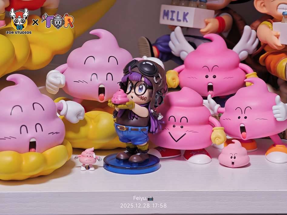 Zor Studio - Arale Holding Poop | Mirai Collectibles